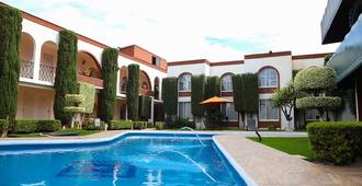 Hotel & Suites Villa del Sol - מורליה - בריכה