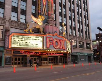 Wonderful Place To Stay! 2 Relaxing Rooms W/ Living Room, Free Parking - Southfield - Budova