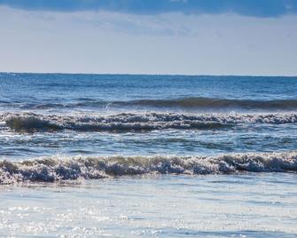 The Salty Mermaid Oceanfront Hotel - New Smyrna Beach - Strand