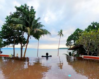 Koh Mak Buri Hut Natural Resort - Ko Mak - Vista del exterior