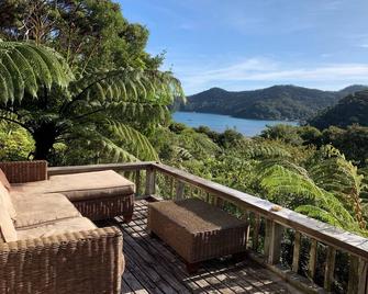 Whalers Cottage - Great Barrier Island - Balcony