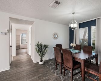 Rf - Family Friendly Neighbor! Entire 3br & 2b - Live Oak - Essbereich