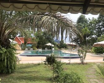 دون بوسكو هوتل سكول - سيهانوكفيل - حوض السباحة