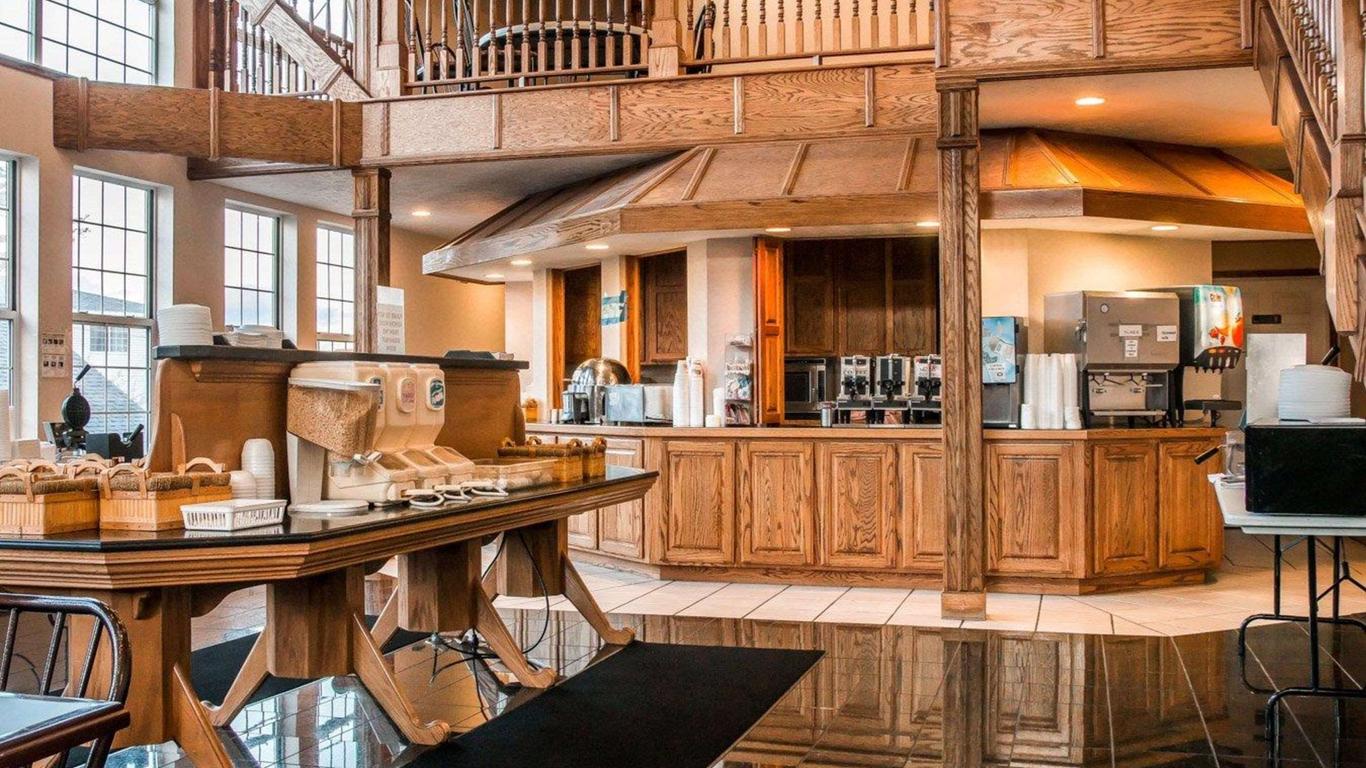 Clarion Hotel Mackinaw City Beachfront