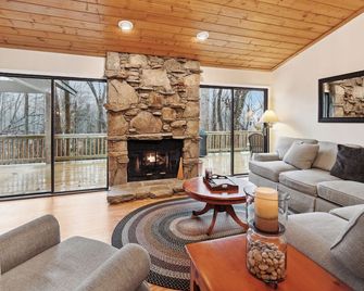 Scenic Home w/ Fire Pit & Sapphire Valley Perks! - Sapphire - Sala de estar
