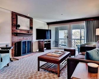 Luxury Riverfront Condo w/ sunrise & sunset views - Williamsburg - Sala de estar