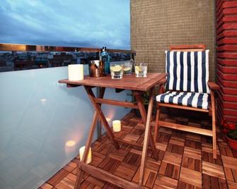 Apartamentos Turisticos Madanis - บาร์เซโลนา - ระเบียง
