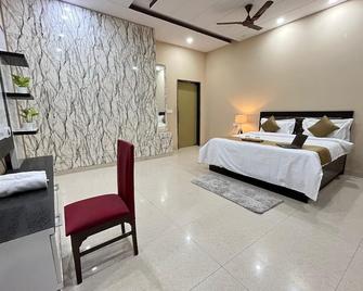 Gobravo 11- 6bhk Farm With Pool Gurgaon - Gurugram - Yatak Odası