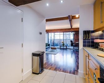 Central Mcr 2br 2ba, Parking, Wifi, Full Kitchen - מנצ'סטר - מטבח