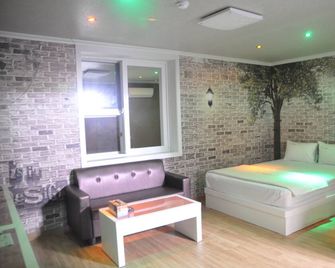 Andong W Motel - Andong - Bedroom