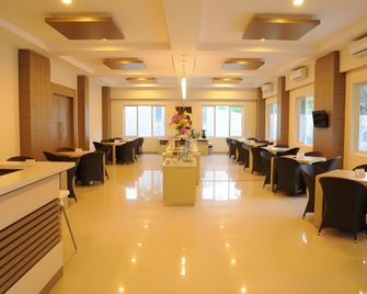 Hotel Dewanti - Cirebon - Lobby