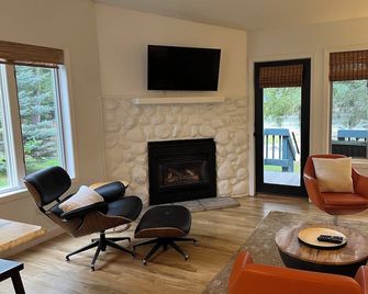Contemporary Lakefront Condo @ Giants Ridge Ski, Golf, Beach, Bike - Biwabik - Sala de estar