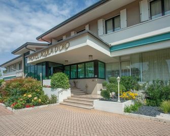 Hotel Aquila D'Oro Desenzano - Desenzano del Garda - Building