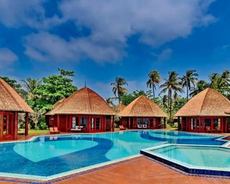 Aureum Palace Resort Ngwe Saung - Ngwesaung - Piscina