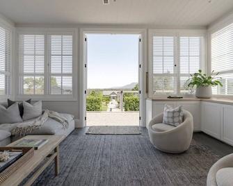 Linnaeus Farm, Berry - by Linnaeus Collection - Berry - Wohnzimmer