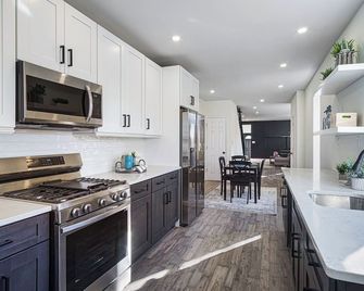 Charming 2-bedroom house with WiFi, AC in marvelous Wilmington - Wilmington - Kitchen