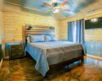The Delta Lodge - Greenwood, Ms - Greenwood - Schlafzimmer