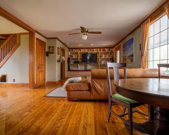 Hyde Park Village Home Near Stowe -- 4br Bedroom - Hyde Park - Restaurante