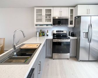 Cozy Campbellton Retreat with 2 Bedrooms & Sauna - Lewisporte - Cocina