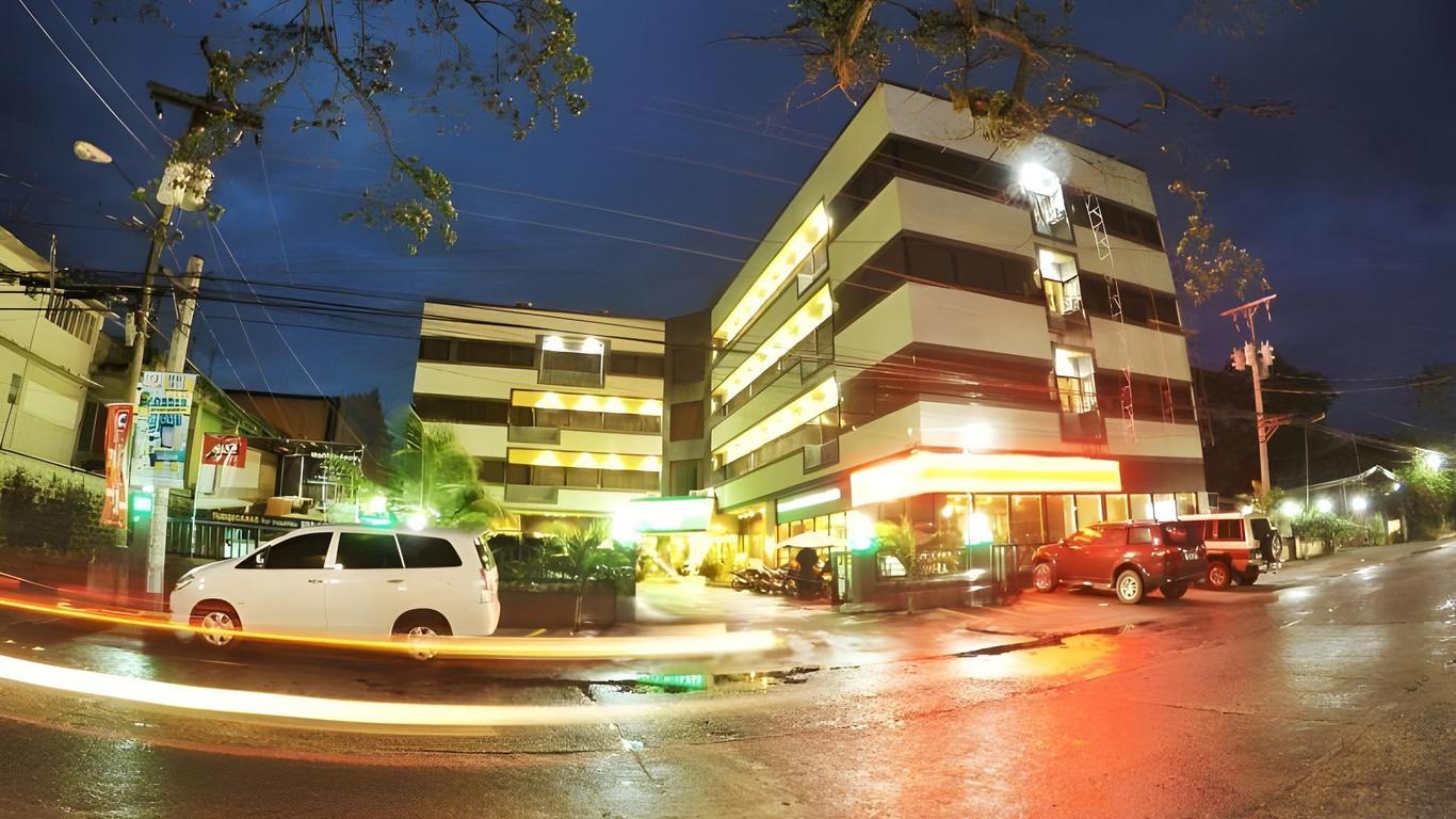 Holiday Plaza Hotel