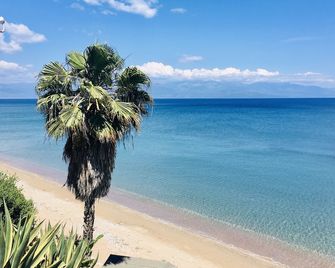 White Donkey Boutique Hotel - Chrani - Playa