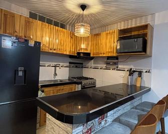 Comfortable House (1st floor)3 bedrooms(all TV), 3 bathrooms(hot water), 5 beds - Punta Hermosa - Cuisine