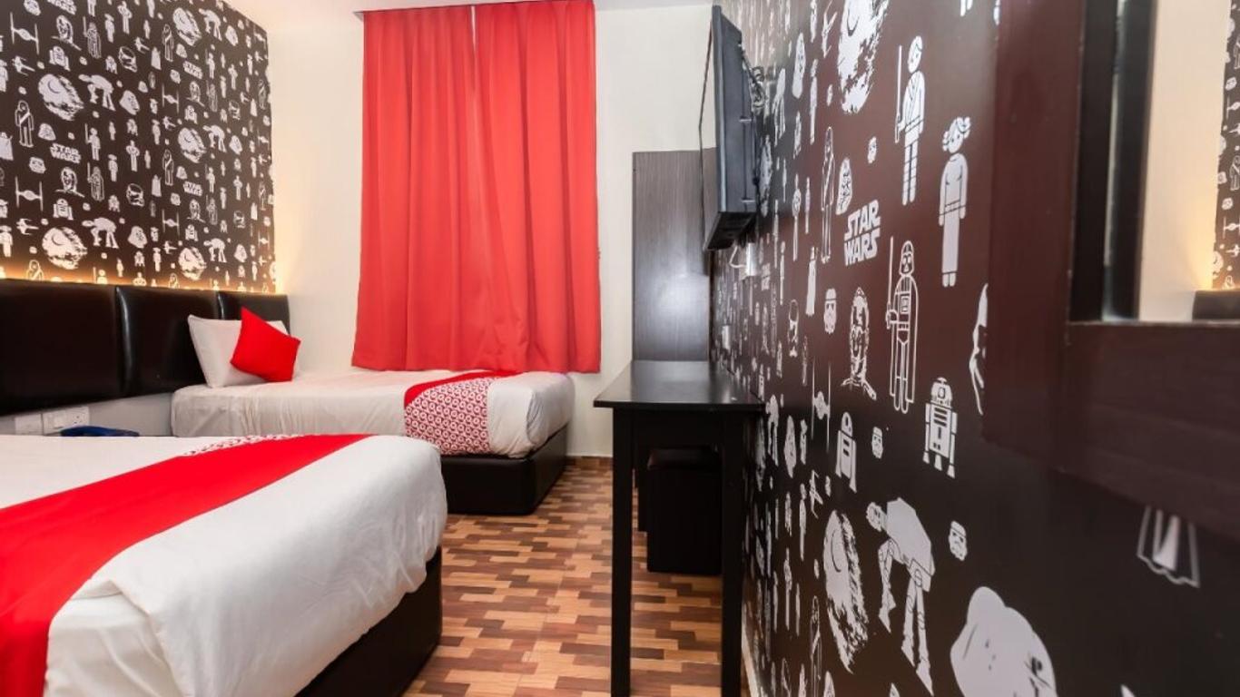 OYO 743 Gold City Hotel