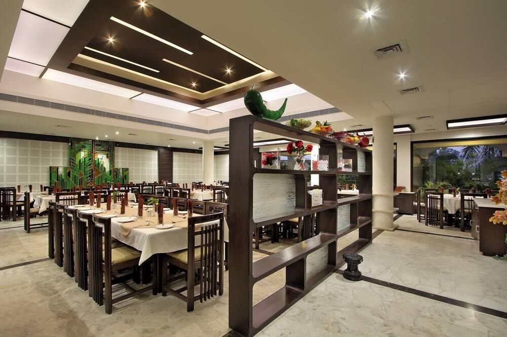 Prakruti Resort - ואדודרה - מסעדה