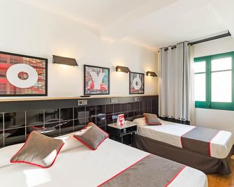 Hostal Athenas - Sant Adrià de Besòs
