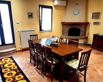 Tourist accommodation in the heart of Ronciglione (VT) - Ronciglione - Sala pranzo