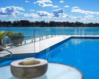 Studio Living - Port Macquarie - Piscina
