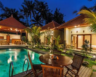 Natasya Villa Tampaksiring - Tampaksiring - Svømmebasseng