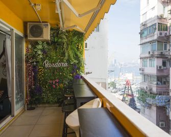 Pandora After 80s Hostel - Hong Kong - Balcony