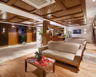 سيرا ليك ريزورت هوتل سبا آند أبارتمنتس - Akçaabat - ردهة