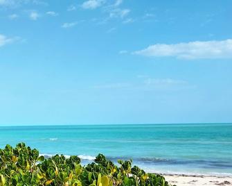 Hotel Las Coloradas - El Cuyo - Beach