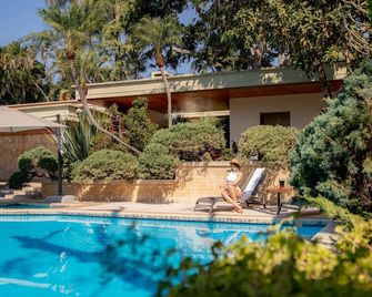 لاس مانانيتاس هوتل جاردن رستورنت آند سبا - كورنافاكا - حوض السباحة