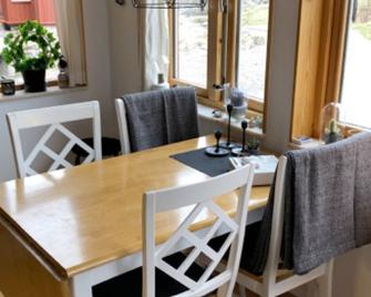 Island vacation on the west coast of Sweden - Käringön - Comedor