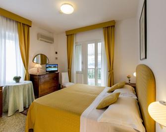 Mion Hotel & Sanìo Restaurant - Silvi Marina - Bedroom