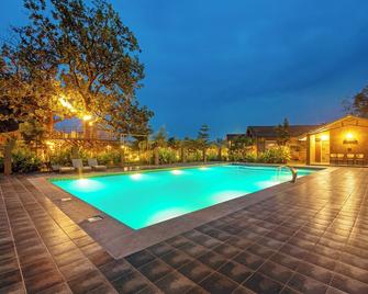 Sterling Orient Woods Pench - Khawāsa - Piscina