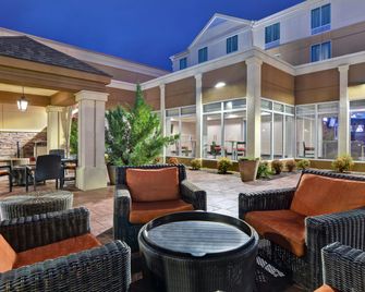 Hilton Garden Inn Fayetteville - Fayetteville - Terasa