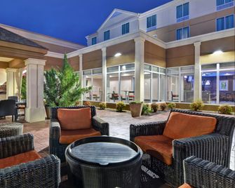Hilton Garden Inn Fayetteville - Fayetteville - Patio