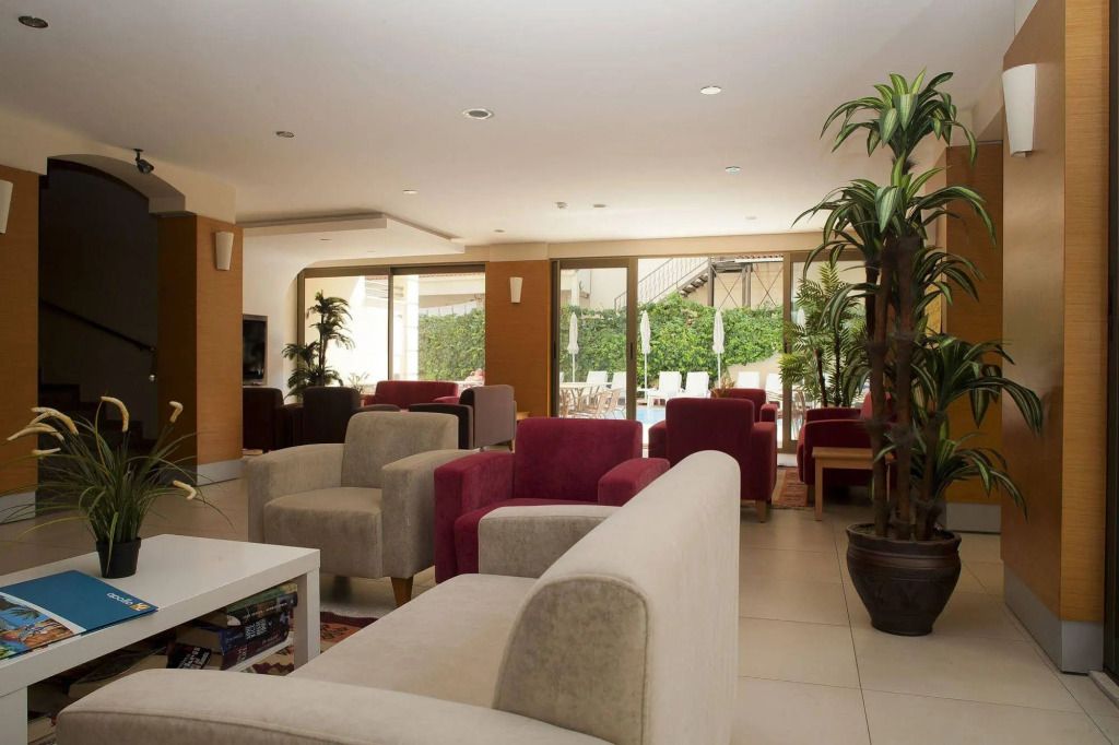 إيسم أبارت هوتل