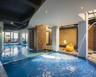 The Gloria Suites Grogol - ג'קרטה - בריכה