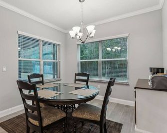 Modern Home with lots of parking Near I95 - Palm Coast - Dining room