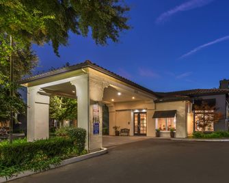 University Park Inn & Suites, an Ascend Collection Hotel - Davis - Building