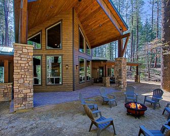 Luxury Cabin in a woods! Private location 7000 ft elevation, 4 seasons! - Prescott - Patio