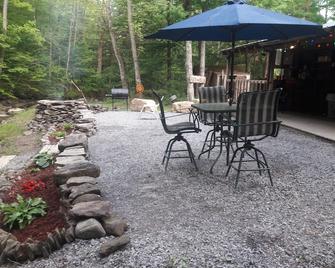 Come and enjoy some peace and quiet at the Pumpkin hollow Inn - Allegany - Patio