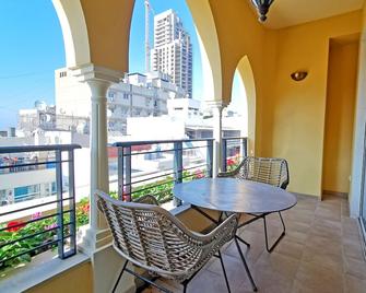 X1 by Smallville - Beyrouth - Balcon