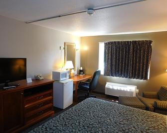 Days Inn by Wyndham West Branch Iowa City Area - West Branch - Bedroom