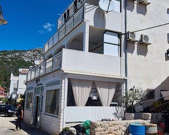 Apartments Ana i Ante (95131-A2) - Milna - island Hvar - Milna (Brač) - Building